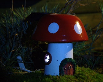 Solar Garden Ornament - Outdoor Toadstool Fairy Home