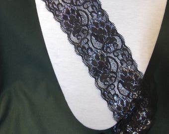 2 m of lace between two black