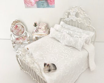 Shabby Cottage Chic Dollhouse/White Dollhouse Bedding Set/1:12 Scale Dollhouse Beds/Miniature Doll Bedding/Dollhouse Bed Linens/Miniatures
