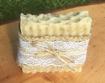 100% NATURAL Raw Honey & Oatmeal Exfoliating Soap Bar