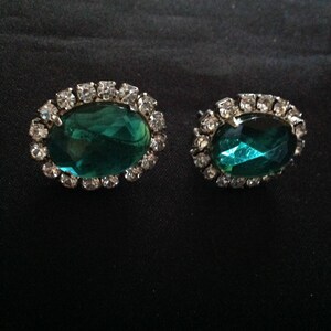 Stunning Vintage Emerald Green Oval Pierced Earrings