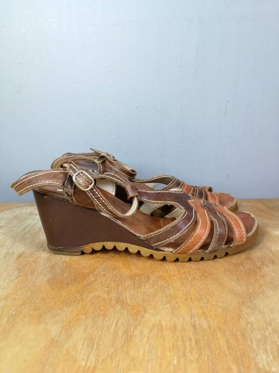 90s leather sandals / tan leather wedge shoes / boho tan shoes size 3 / strap wedge shoes / vintage sandals / summer shoes