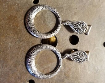 Beautiful vintage Damascene silver scrolled earrings with heart motif