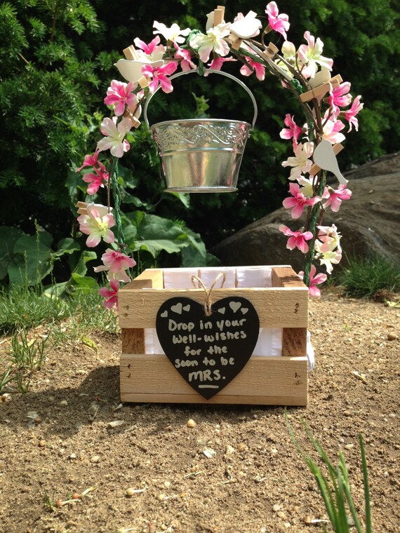 Items similar to Wedding or Bridal Shower Wishing Well on Etsy
