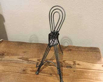 14” Metal Ribbon Tabletop Easel