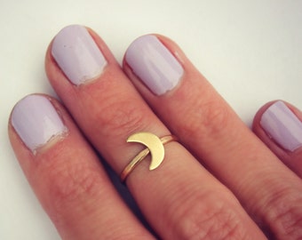 Crescent moon midi ring, 14k gold knuckle ring, Moon stacking ring - midi ring, hammered, textured knuckle ring