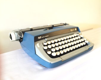 1977 Smith Corona, Galaxie Twelve/ clean, smoothly operational/ original documention packet/ protective carry case