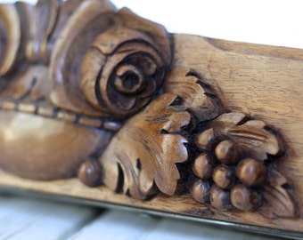 French wood pediment. French vintage fronton. French wood furniture. French coat rack. Vintage coat hanger. French wood molding. Frieze wood