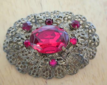 Vintage costume jewelry / rhinestone brooch