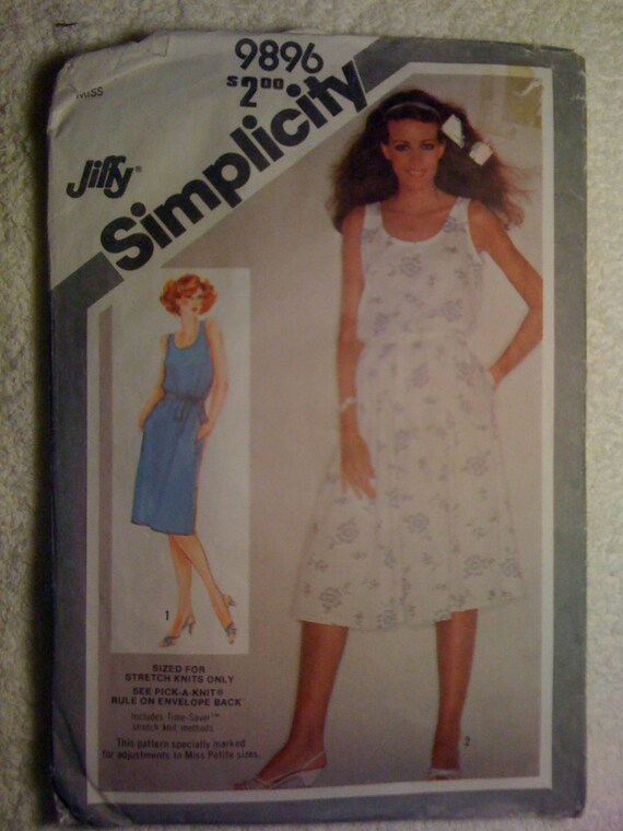 Misses Jiffy Pullover Dress with Slim or Full Skirt Simplicity Sewing Pattern 9896 80s Size 14