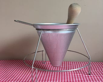 WEAREVER Aluminum No. 3341 1/2" Ricer/Sieve/Colander with Aluminum Stand & Wood Pestle, Vintage Mid-Century Kitchen Aluminum Cookware
