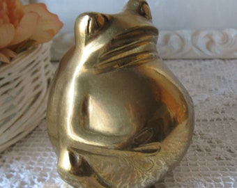 Brass frog. Paperweight. Solid brass collection. Desk ornament.