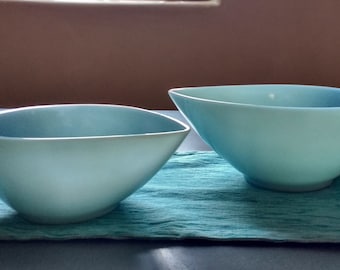 Vintage tear drop mixing bowl robins egg. Fire King Turquoise blue tear drop stacking bowls. Swedish Modern Fire King.