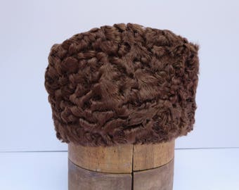 CHAPEAU DE FOURRURE, Chapeau homme, Chapeau hiver, Mouton brun, Ambassadeur Russe, Toque fourrure, Mode vintage, Accessoire mode homme