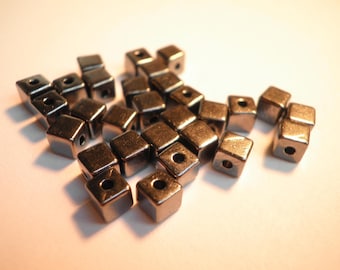 20 beads cubes in chocolate 4 mm