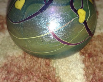 Lundberg Studio Iridescent Art Glass Paperweight 1974 hearts ave vines Signed Steven Lundberg
