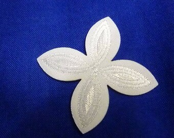 Flower patch in shades of white