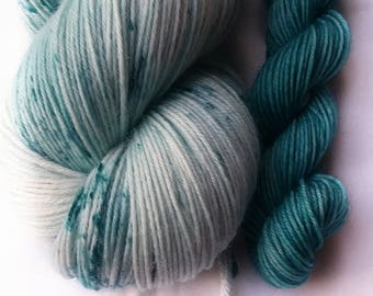 Hand dyed yarn, Dragonfly, 75/25 super wash merino wool/nylon yarn, teel green speckled yarn. teel green mini skein, sock yarn