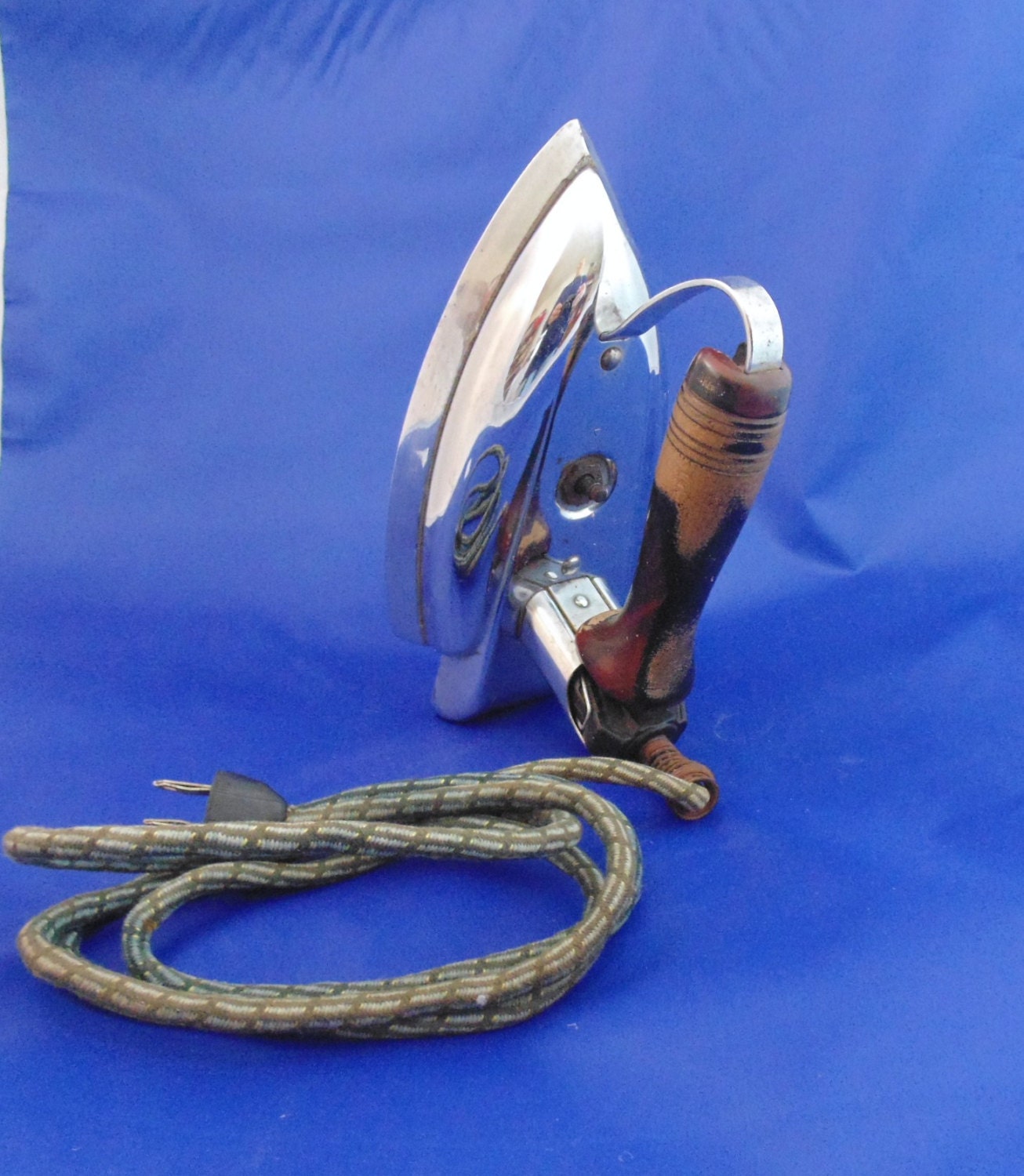 Vintage Heavy Electric Westinghouse Pacemaker Iron With Wooden