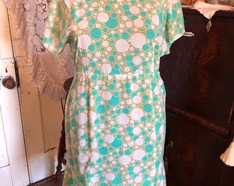 Pretty light Green 1960s dress XL 39” waist