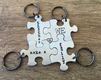 Family Puzzle Keychains, Set of 4 Puzzle Pieces or, interlocking, puzzle family keychains, personalize back with initial