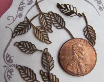 20 Vintage Tiny Rusty Shabby Chic Metal Leaves