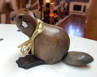 Minimalist Beaver in Wood designed by Yôme Lebel - Exclusively from Sculpteur Flamand Inc.