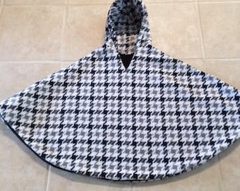 Carseat Poncho Houndstooth Pattern