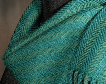 Green scarf / Handwoven scarf / Merino wool scarf / Winter scarf / Man's scarf / Woman's scarf