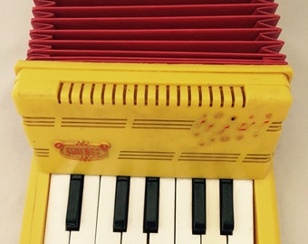 Emenee Toy Keyboard Accordian