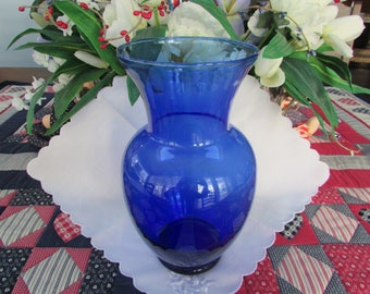 VINTAGE - Cobalt Blue Glass Vase