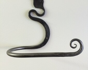 Leaf design toilet paper holder, wrought iron bathroom decor, bathroom decor, tissue holder, toilet paper holder