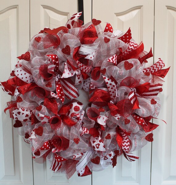 Deco Mesh Red Heart Wreath. Red Heart Decoration. red