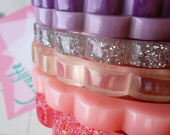 Pastels and Glitter! 1940s bakelite inspired scalloped daisy marbled pastel fakelite bangle bracelets by Luxulite