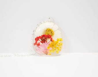 Pressed daisy real flower necklace, pressed flower necklace, floral necklace, real flower jewelry, daisy necklace, daisy jewelry