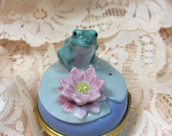 Ceramic Frog on Lily Pad Trinket Box