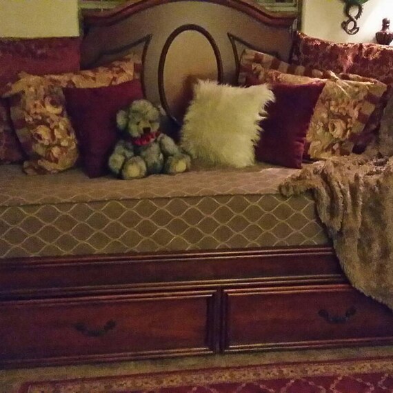 Fitted Daybed cover with CORDING/PIPING in twin twin xl or