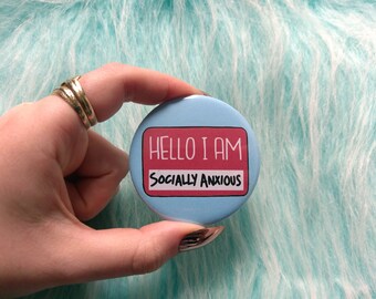 Insigne de l’anxiété sociale, la santé mentale, broche boutons, socialement anxieux, Bonjour, je suis, porte-nom, ennuyeux, entretien auto, cadeau de l’anxiété, la maladie mentale