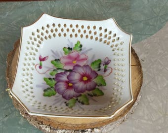 Painted violet dish/red letter Japan/vintage