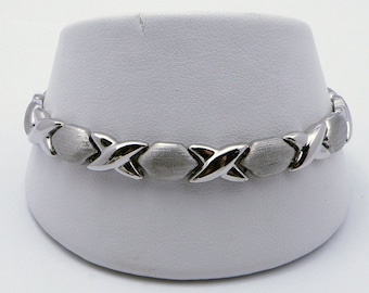 Romantic Kiss and Hug - XOXO 14K White Gold Bracelet - 7.25 inch , Sku B-1055