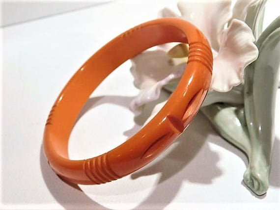 Bakelite Bangle / Carved Bakelite / Genuine Bakelite / Art Deco