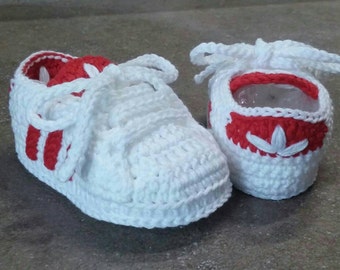 Crochet newborn adidas shoes,Scarpine a uncinetto adidas,scarpine a uncinetto,crochet baby adidas, crochet baby shoes, baby footwear