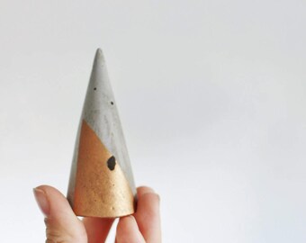 Cement ring holder/ Geometric/ Gold leaf