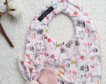 Bib (3 / 24 m) + 5 matching rattle