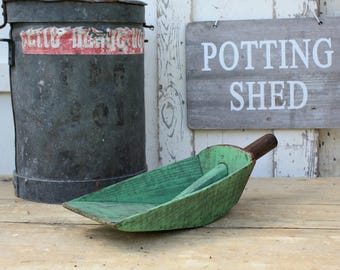 Grain Scoop / Farmhouse Decor / Rustic Decor / Primitive Decor / Vintage Garden tool / Feed Scoop / Vintage / Vintage Scoop / Rustic Scoop