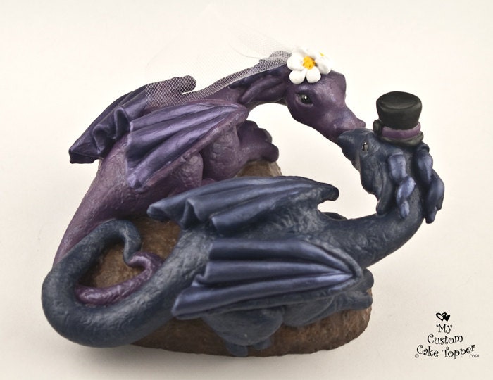 Dragons Wedding Cake Topper - Kissing, Heart shape Dragons Wedding Cake Topper - Kissing, Heart shape