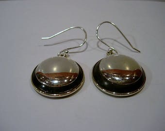 Earrings in silver and wood.