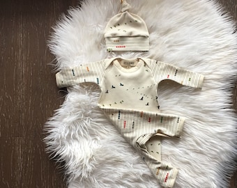 Newborn coming home outfit, organic baby clothes, one piece outfit and hat, romper, take home outfit, hospital outfit, neutral gender, 0-3
