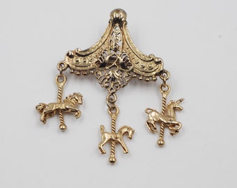 Unique Carousel Merry Go Round with Dangling Horses Gold Tone Brooch Pin