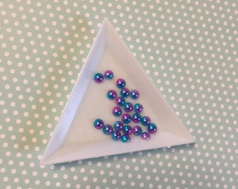 Triangular Sorting Trays for Arts and Crafts Rhinestones Gems Crystals Beads. Choose 1,3 or 6 trays
